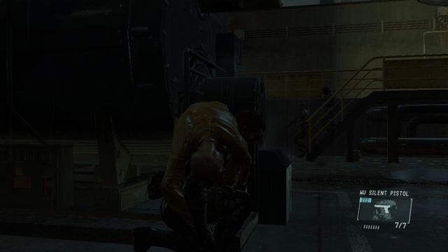 Cuidado com os dois guardas descendo as escadas - Extraindo Paz - Passo a passo - Metal Gear Solid: V Zeroes terra - Guia do Jogo e Passo a passo