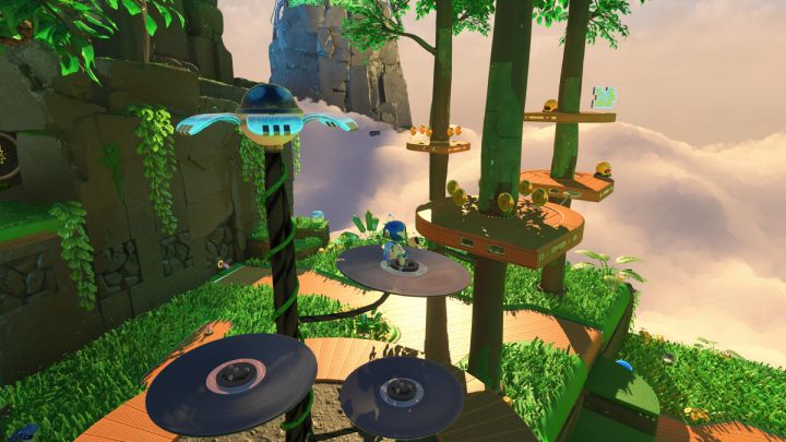 Springe über die Plattformen zum nächsten Baum, töte unterwegs Feinde und nimm das erste Puzzleteil – Astros Playroom: Renderforest – Komplettlösung – GPU Jungle – Astros Playroom Guide