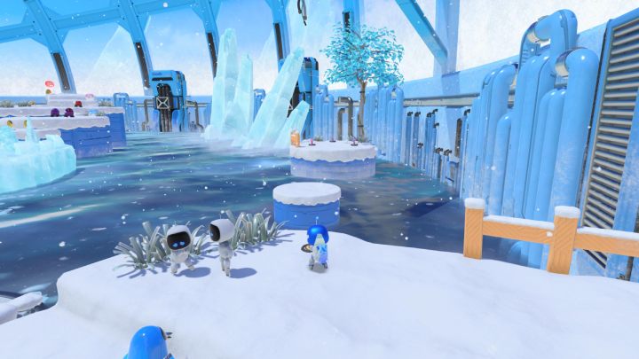 Ziehen Sie erneut an den Drähten im Schnee und werfen Sie das Element auf das blaue Objekt, das über dem Wasser hängt – Astros Playroom: Frigid Floes – Komplettlösung – Cooling Springs – Astros Playroom Guide