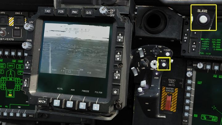 Wenn Sie als CPG arbeiten, spielt die SLAVE-Taste am rechten TEDAC-Handgriff eine äußerst wichtige Rolle bei der Arbeit mit Sicht- und Aufnahmequellen – DCS AH-64D Apache: Sichtquelle und Aufnahmequelle – Systeme und Sensoren – DCS AH-64 Apache Guide