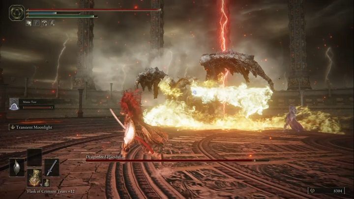 It may also happen that the enemy moves away from you, because it sometimes deliberately increases the distance and then uses an area of effect lightning attack or breathing fire over a relatively long distance - Elden Ring: Dragonlord Placidusax - boss, how to beat? - Crumbling Farum Azula - Elden Ring Guide