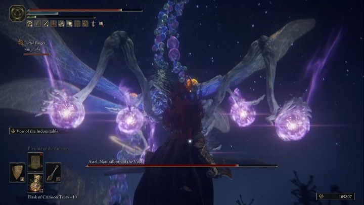 When you see that the enemy rises into the air and forms magic orbs with his hands, that meas he's about to perform a four-hit AoE attack - Elden Ring: Astel, Naturalborn of the Void - boss, how to beat? - Lake of Decay - Elden Ring Guide