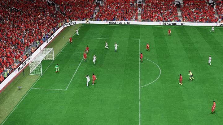 Eine Bewegung, die einer klassischen Flanke sehr ähnlich ist, aber durch eine hohe Flanke (L1-Quadrat / LB Gib dir Zeit, eine Position für einen Kopfball zu finden – FIFA 23: Flanken – wie führe ich aus?  - Grundlagen – FIFA 23-Leitfaden