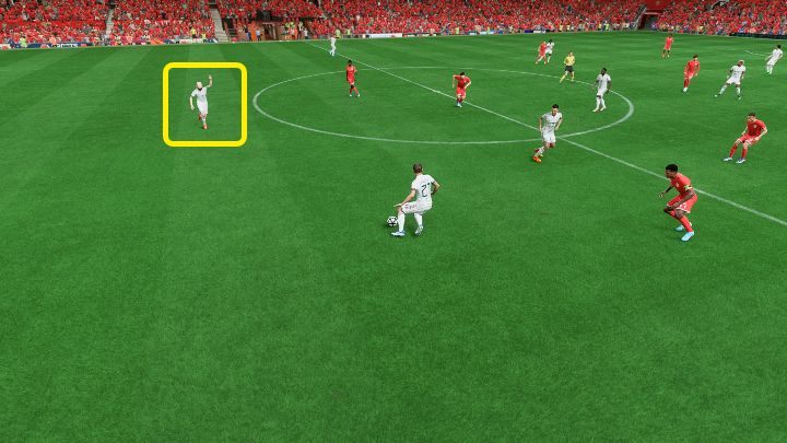 Das Herbeirufen eines Spielers (R1 / RB) ist eine Mechanik, die es einem ermöglicht, einen Teamkollegen herbeizurufen, um ihm den Ball zuzuspielen oder einen Pass vorzutäuschen und so den Gegner zu verwirren - FIFA 23: Offensive Plays - Aktionsaufbau, Kontrolle, Konter - Grundlagen - FIFA 23-Leitfaden