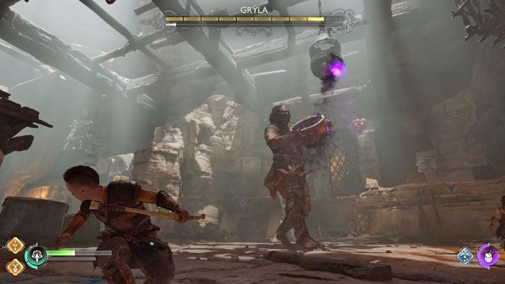 During the fight, in addition to attacking the cauldron, you must also avoid Gryla's attacks - God of War Ragnarok: How to defeat Gryla and how to destroy the cauldron? - Bosses - God of War Ragnarok Guide