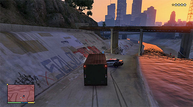 Soon, you will cut to controlling Michael who is driving the van (Vapid Benson) - 16: The Jewel Store Job - the Smart variant - Main missions - Grand Theft Auto V Game Guide