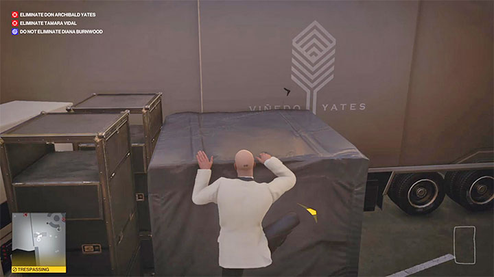 Sneak into the parking lot, walk a bit west and then turn north - Hitman 3: Mendoza - best disguises - The Farewell - Mendoza - Hitman 3 Guide