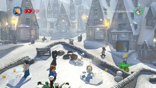 In der Mitte liegen zwei Schneehaufen, in denen man graben kann – Harry Potter Jahre 5–7: Spielsteine ​​– Hogwarts, Teil 1 – Spielsteine ​​– LEGO Harry Potter Jahre 5–7 Leitfaden