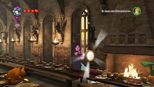 Suchen Sie eine Obstschale auf dem Tisch gegenüber dem Kamin – Harry Potter Jahre 5–7: Spielsteine ​​– Hogwarts, Teil 4 – Spielsteine ​​– LEGO Harry Potter Jahre 5–7 Leitfaden