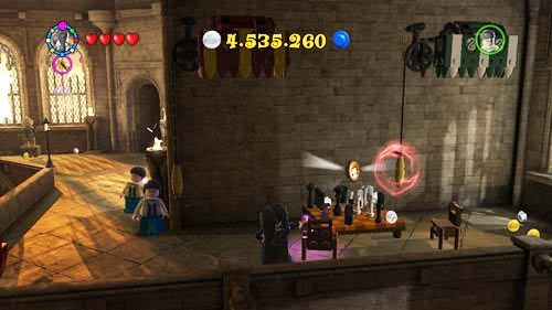 Oben rechts finden Sie ein Schachbrett – Harry Potter Jahre 5–7: Spielsteine ​​– Hogwarts, Teil 5 – Spielsteine ​​– LEGO Harry Potter Jahre 5–7 Leitfaden