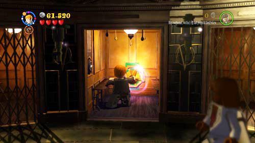 Nehmen Sie das Element und platzieren Sie es an der Wand des Aufzugs – Harry Potter Jahre 5–7: Dunkle Zeiten, Teil 2 – Jahr 5 – LEGO Harry Potter Jahre 5–7 Leitfaden