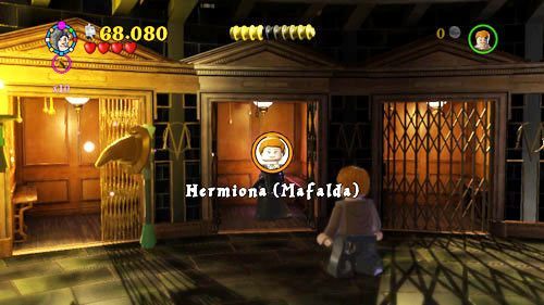 Der letzte Spielstein, Hermine (Mafalda), befindet sich in einem der Aufzüge auf der linken Seite – Harry Potter Jahre 5–7: Magie ist Macht – Geheimnisse, Sammlerstücke – Jahr 7 – LEGO Harry Potter Jahre 5–7 Leitfaden