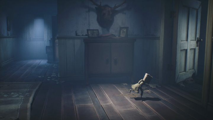 Run upstairs with Six - Little Nightmares 2: A Cottage in the Forest - walkthrough - Chapter 1 - Forest - Little Nightmares 2 Guide