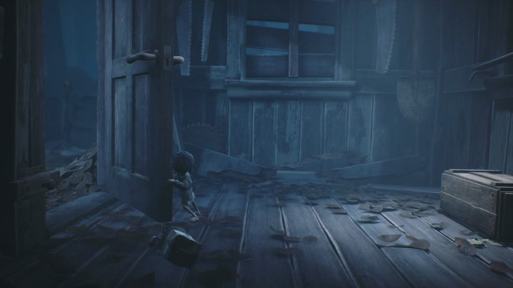Six will open the door and let you inside - Little Nightmares 2: Escaping the Hunter - walkthrough - Chapter 1 - Forest - Little Nightmares 2 Guide