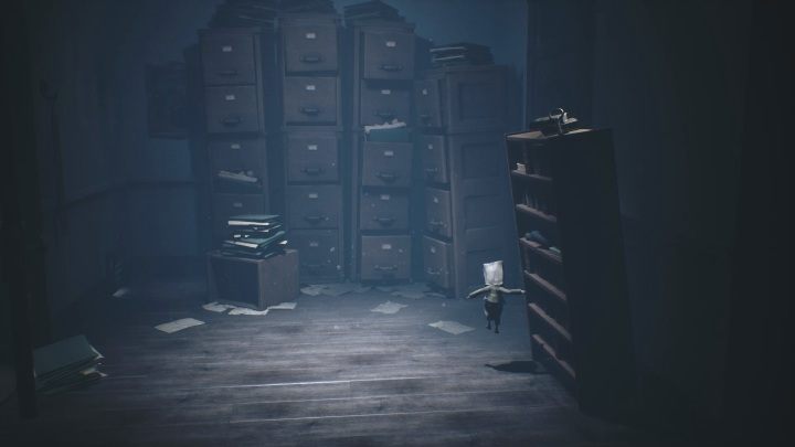 Start climbing on the book locker - Little Nightmares 2: School - guide, walkthrough description - Chapter 2 - Orphanage - Little Nightmares 2 Guide