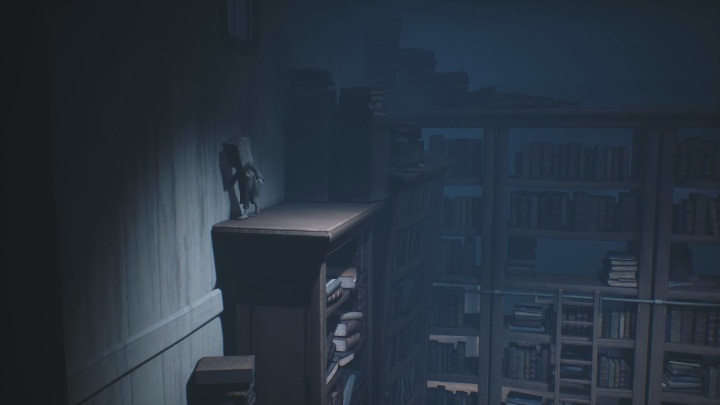 As soon as you enter the library you have to watch out for numerous dangers - Little Nightmares 2: The Library - guide, walkthrough description - Chapter 2 - Orphanage - Little Nightmares 2 Guide