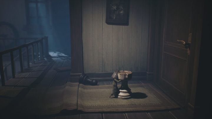 To enter the room, you must pick up the top of the rook and place it on the pawn - Little Nightmares 2: The Library - guide, walkthrough description - Chapter 2 - Orphanage - Little Nightmares 2 Guide
