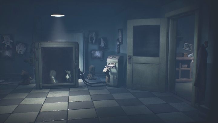 To be sure, you can x-ray the toy - Little Nightmares 2: A key in a toy - how to get it? - Riddles - Little Nightmares 2 Guide