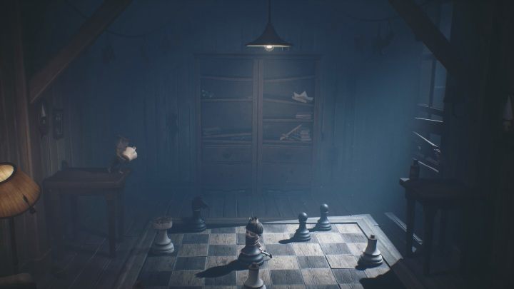 To get to the top of the king piece, you have to jump on the cabinet - Little Nightmares 2: Chess puzzle - how to get the key? - Riddles - Little Nightmares 2 Guide