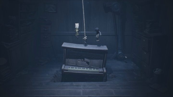 The piano will crash into the floor, but it will not destroy the floor ultimately - Little Nightmares 2: Escape from School - guide, walkthrough - Chapter 2 - Orphanage - Little Nightmares 2 Guide
