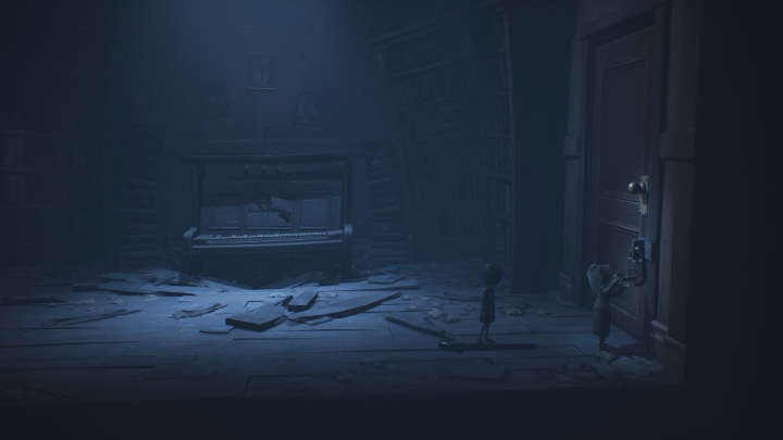 Along with the key, go to the door and open the passage - Little Nightmares 2: Escape from School - guide, walkthrough - Chapter 2 - Orphanage - Little Nightmares 2 Guide