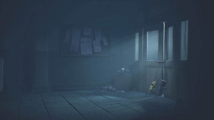 Your task is to reach the door located at the very end of the corridor - Little Nightmares 2: The First Floor - walkthrough - Chapter 3 - Hospital - Little Nightmares 2 Guide