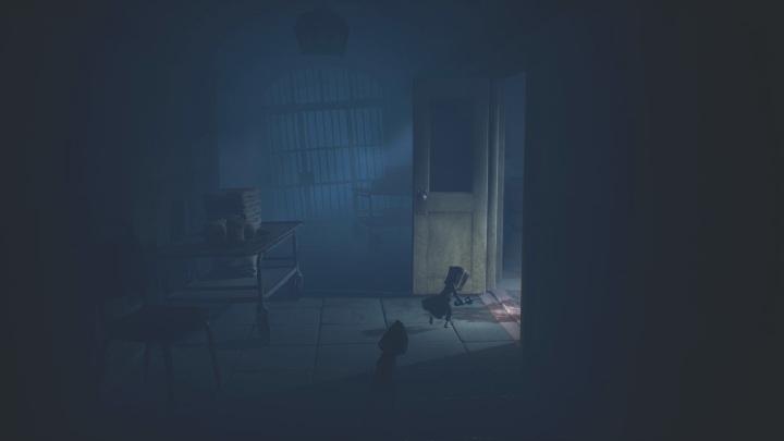 Light the way with a flashlight - Little Nightmares 2: The First Floor - walkthrough - Chapter 3 - Hospital - Little Nightmares 2 Guide