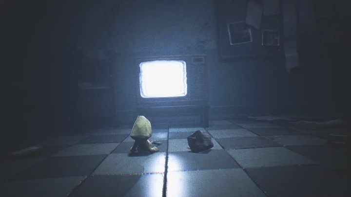 When you get close enough to them, you will fall out of the broadcast and appear with Six in front of the TV - Little Nightmares 2: The First Floor - walkthrough - Chapter 3 - Hospital - Little Nightmares 2 Guide