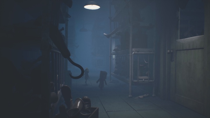 Once you move on, you will end up in a location with numerous mannequin parts - Little Nightmares 2: Fuses - walkthrough - Chapter 3 - Hospital - Little Nightmares 2 Guide