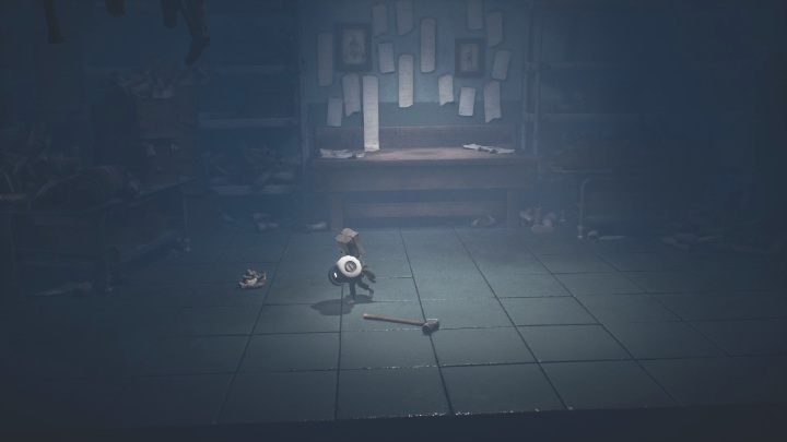 Attack the hand shortly after it jumps away - Little Nightmares 2: Fuses - walkthrough - Chapter 3 - Hospital - Little Nightmares 2 Guide