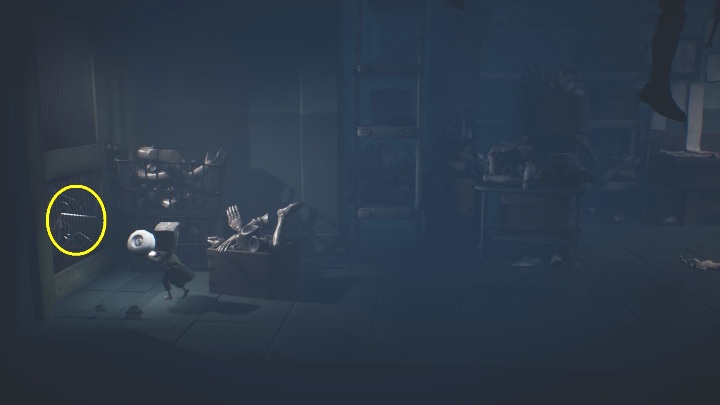 Then destroy the glass in the door - Little Nightmares 2: Fuses - walkthrough - Chapter 3 - Hospital - Little Nightmares 2 Guide