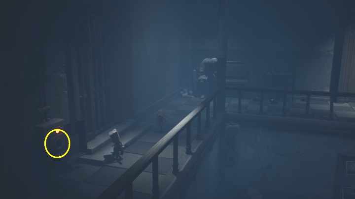 Pull Six away from the toy and head to the hallway - Little Nightmares 2: Fuses - walkthrough - Chapter 3 - Hospital - Little Nightmares 2 Guide