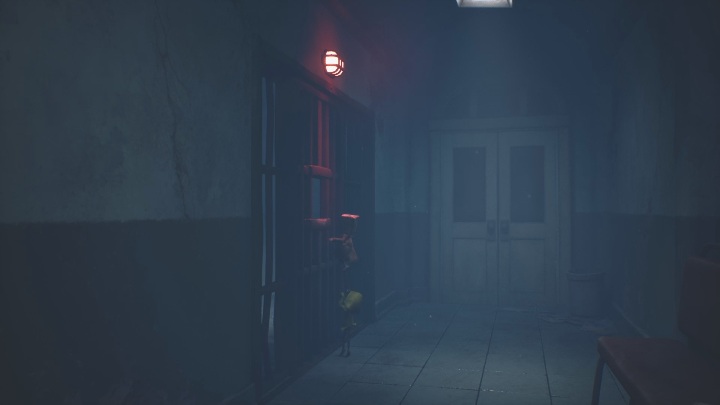 Six will help you again to get through the door - Little Nightmares 2: Fuses - walkthrough - Chapter 3 - Hospital - Little Nightmares 2 Guide