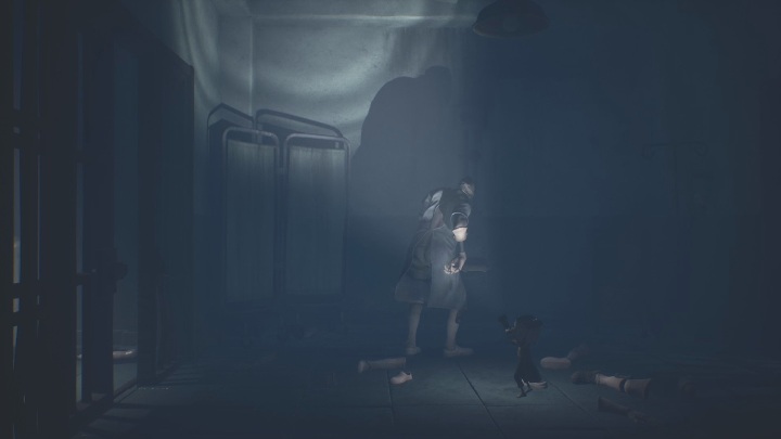 Remember to use the flashlight - Little Nightmares 2: Fuses - walkthrough - Chapter 3 - Hospital - Little Nightmares 2 Guide