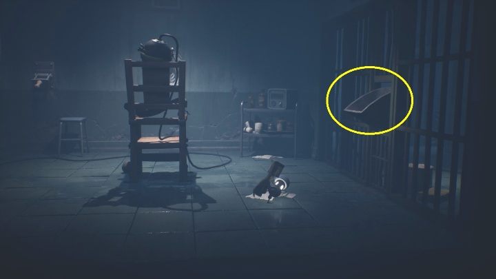 Throw the fuse at the metal part so Six can get it on the other side - Little Nightmares 2: Fuses - walkthrough - Chapter 3 - Hospital - Little Nightmares 2 Guide
