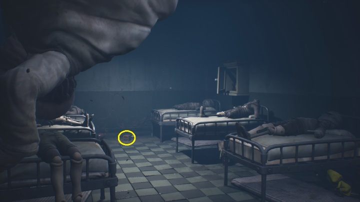 Your task is to get to the block that lies right next to the wall - Little Nightmares 2: Escape - walkthrough - Chapter 3 - Hospital - Little Nightmares 2 Guide