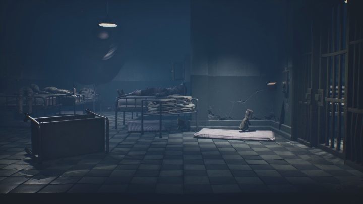 Take the block to the door located on the right – throw it at the button to open the passage - Little Nightmares 2: Escape - walkthrough - Chapter 3 - Hospital - Little Nightmares 2 Guide