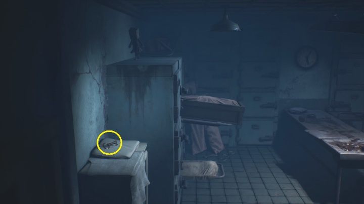 Get to the key – just jump off the shelf and grab the item - Little Nightmares 2: Escape - walkthrough - Chapter 3 - Hospital - Little Nightmares 2 Guide