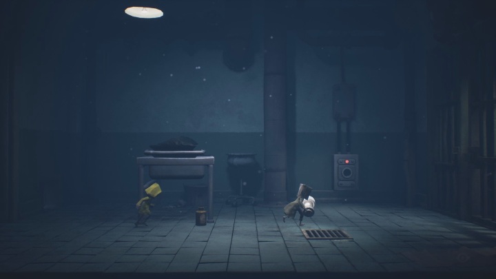 Go to the box – you put the fuse in to open another door - Little Nightmares 2: Escape - walkthrough - Chapter 3 - Hospital - Little Nightmares 2 Guide