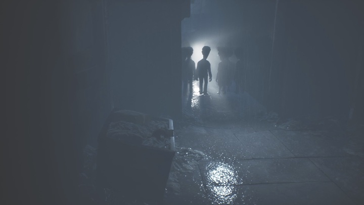 When you are on the street you will see a bunch of people - Little Nightmares 2: Shop and Escape - Chapter 4 walkthrough - Chapter 4 - Getting to the Tower - Little Nightmares 2 Guide