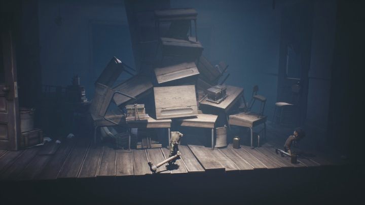 With this hammer, you must destroy the surrounding enemies - Little Nightmares 2: School - Chapter 2 Orphanage walkthrough - Chapter 2 - Orphanage - Little Nightmares 2 Guide