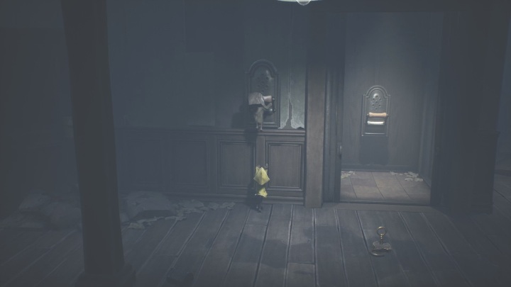 Six will boost you up to the lever so you can start the elevator again - Little Nightmares 2: Crossing the city - a guide, walkthrough - Chapter 4 - Getting to the Tower - Little Nightmares 2 Guide