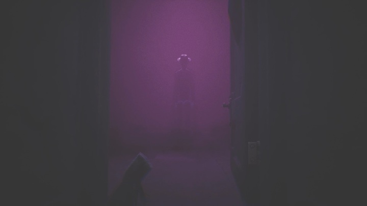 Eventually you will reach the door and be able to open it - Little Nightmares 2: Crossing the city - a guide, walkthrough - Chapter 4 - Getting to the Tower - Little Nightmares 2 Guide