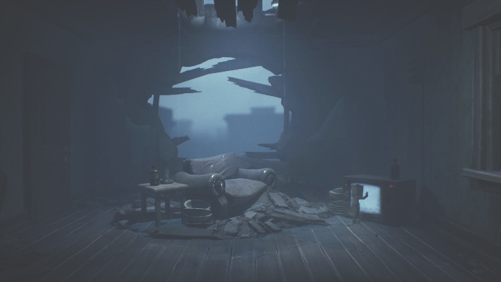 Then turn on the TV located next to the chair and use it to transport yourself onwards - Little Nightmares 2: Building - a guide, walkthrough - Chapter 4 - Getting to the Tower - Little Nightmares 2 Guide