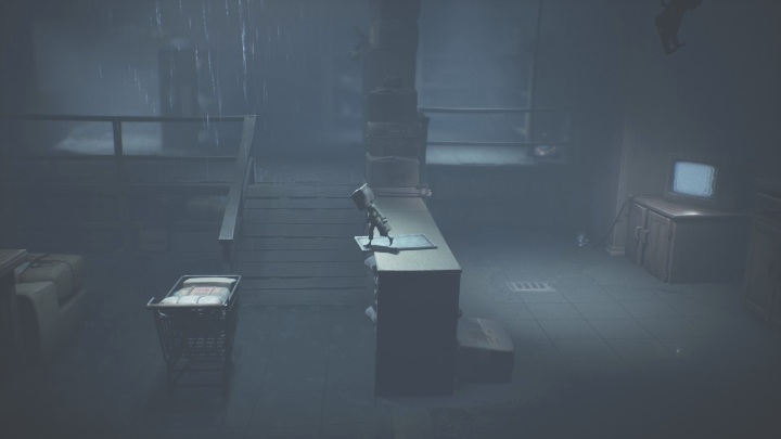 If you push the cart to the center, it will adjust itself to the surroundings and fall into a certain place - Little Nightmares 2: Shop and Escape - walkthrough description - Chapter 4 - Getting to the Tower - Little Nightmares 2 Guide