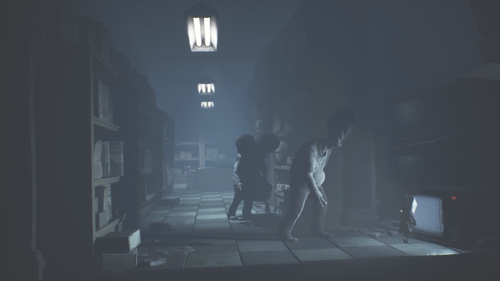 Run to the next TV and move to the next part of the map - Little Nightmares 2: Shop and Escape - walkthrough description - Chapter 4 - Getting to the Tower - Little Nightmares 2 Guide
