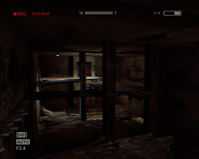 A little jumping never hurt anybody. Get to the opposite door - Female Ward - Walthrough - Outlast - Game Guide and Walkthrough