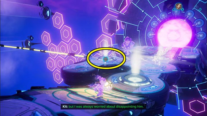 Return to the starting point and throw the electric sphere at the slot marked on the picture, the one through which the projections are running - Ratchet & Clank Rift Apart: Protecting Morts and freeing Seekerpede - walkthrough - Return to Sargasso - Ratchet & Clank Rift Apart Guide