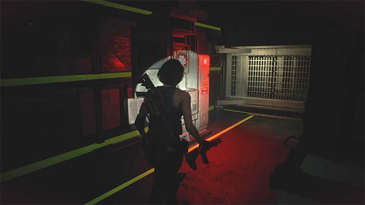 Спустившись по лестнице, экипируйте тяжелое оружие, так как Джилл будет атакована Охотником - Складская головоломка - Решения головоломок - Resident Evil 3 Guide