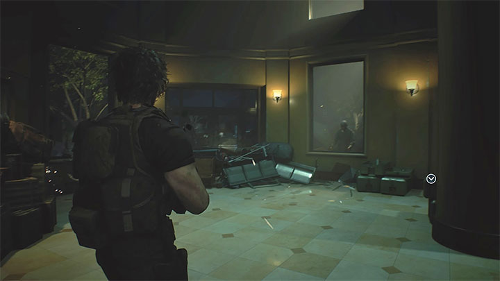 Der zweite Beutel befindet sich im Krankenhaus, dem zweiten Ort, den man besucht, nachdem man die Kontrolle über Carlos übernommen hat – Resident Evil 3: Inventarkapazität – wie kann man sie erhöhen?  - FAQ – Resident Evil 3-Leitfaden